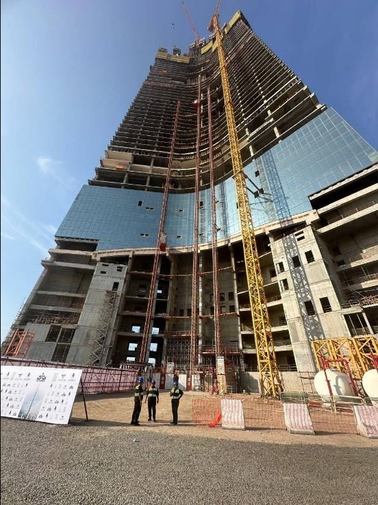 استئناف العمل ببرج جدة