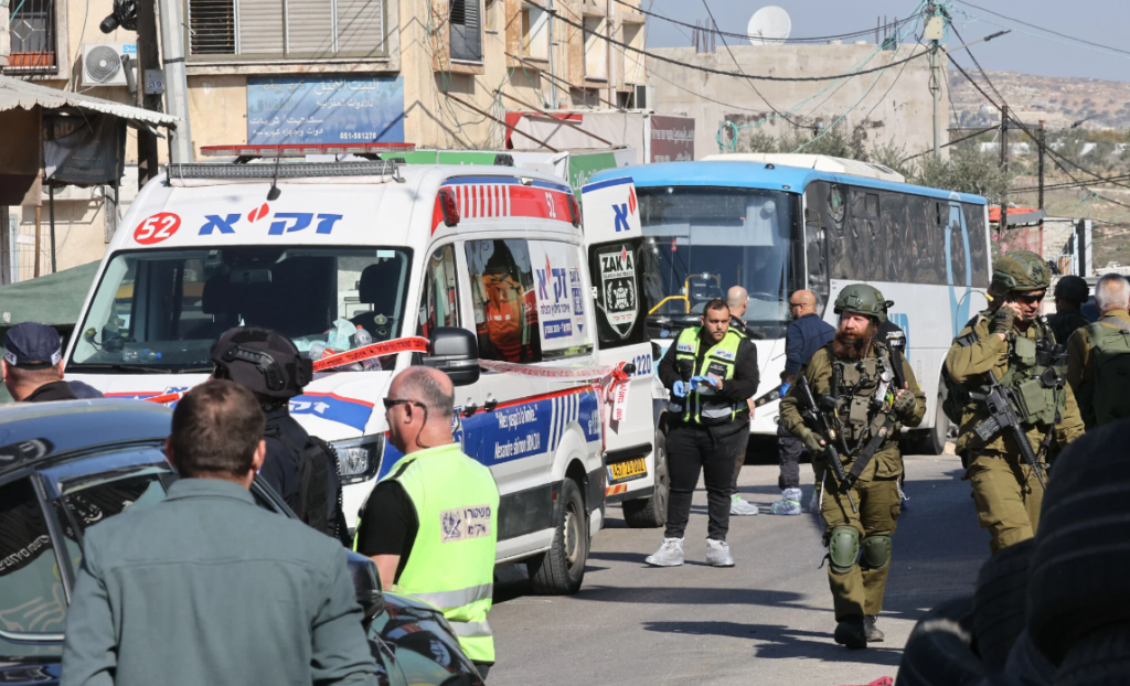حادث إطلاق نار بالضفة.. إصابة 3 إسرائيليين وإصابة 8 آخرين