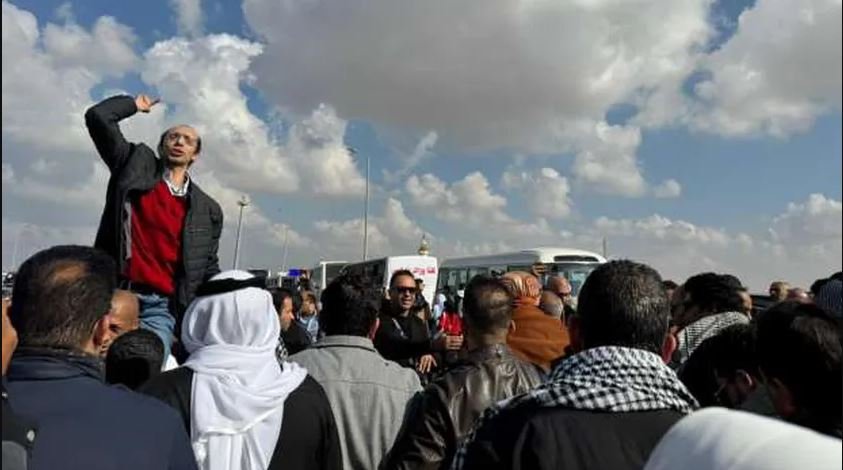 مظاهرات مصرية أمام معبر رفح لرفض تهجير الفلسطينيين