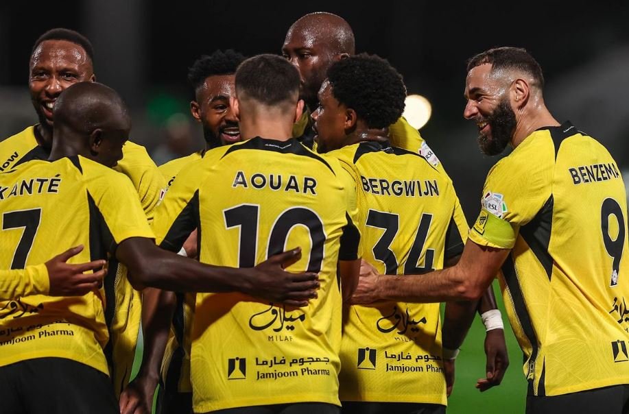 الهلال السعودي يتعثر والاتحاد يتصدر