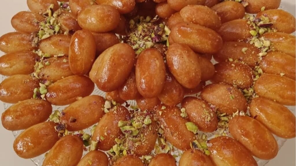 طريقة عمل رموش الست.. في 4 خطوات سهلة