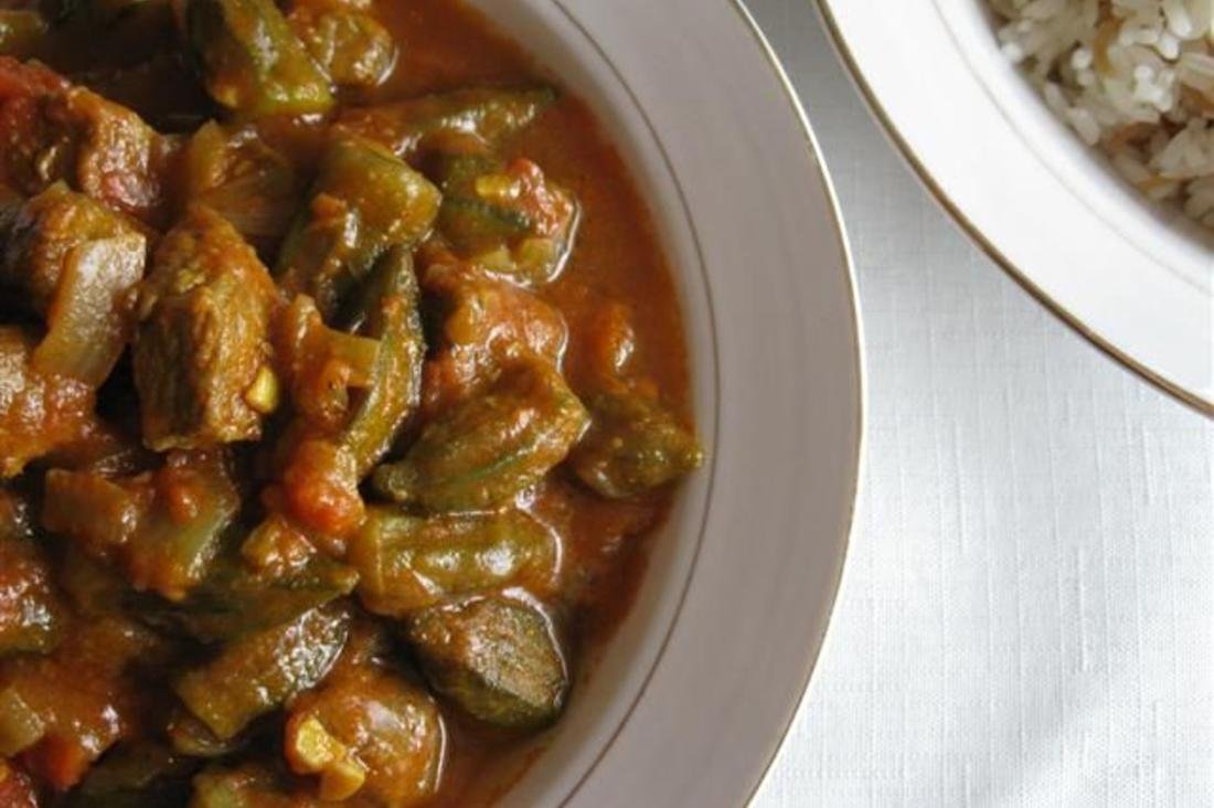 طريقة عمل طاجن البامية باللحمة.. طبق شهي من المطبخ المصري