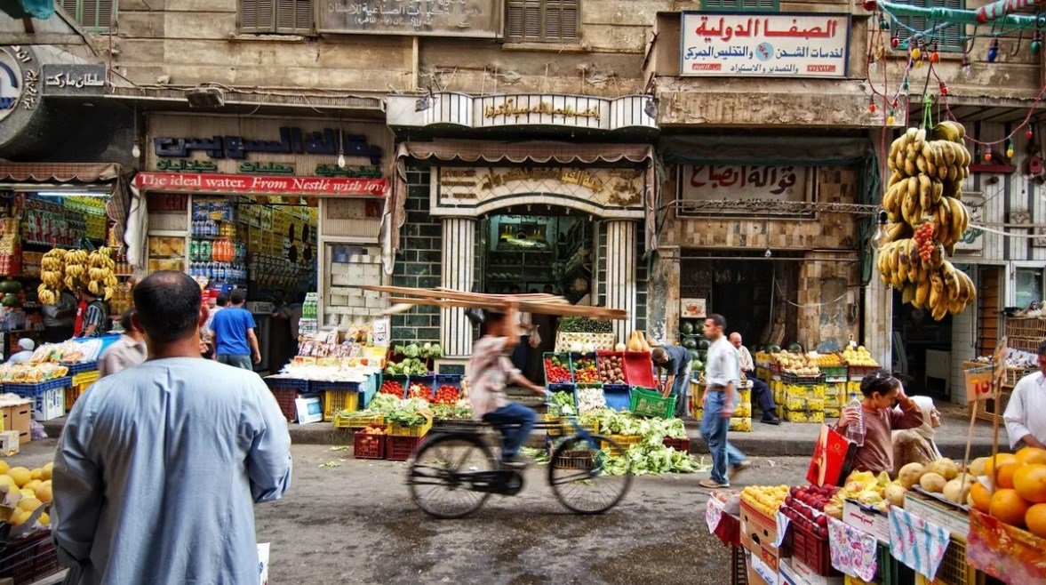 تراجع معدل التضخم السنوي في المدن المصرية إلى 12.8%