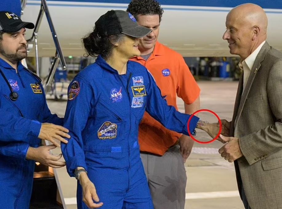 رواد الفضاء العالقين في محطة الفضاء الدولية