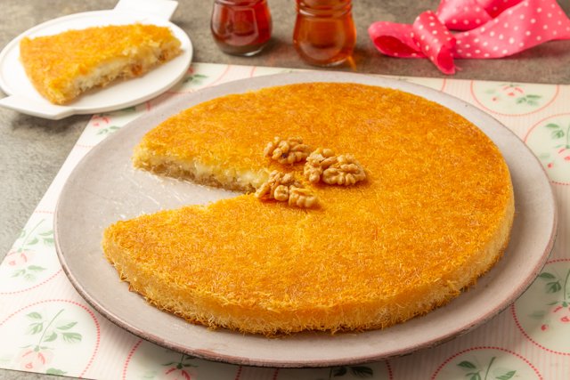 طريقة عمل الكنافة بالكريمة.. خطوة بخطوة