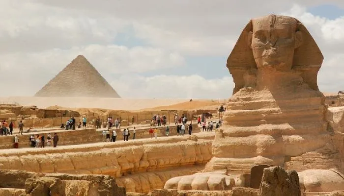 الرئيس السيسي: مصر تسعى لجذب 30 مليون سائح سنويًا وتعزيز الشراكة مع قطر