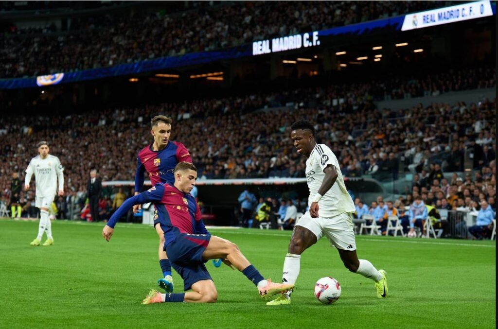 كلاسيكو الأرض| ريال مدريد يستضيف برشلونة في قمة نارية لحسم صدارة الدوري الإسباني