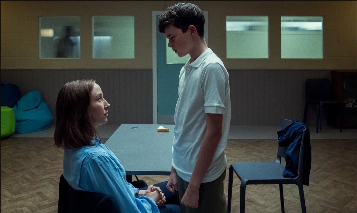 مسلسل Adolescence أو مراهق العائلة