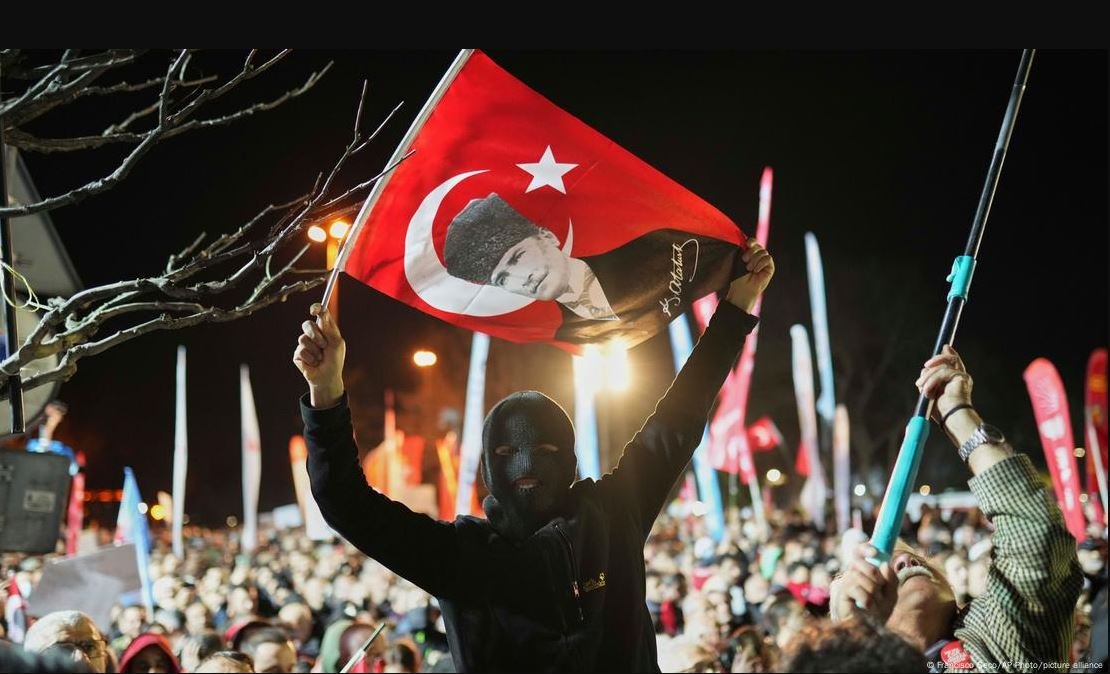 مظاهرات في تركيا احتجاجا على اعتقال أكرم إمام أوغلو
