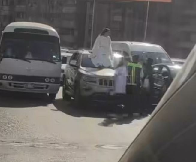 فتاة اليوجا