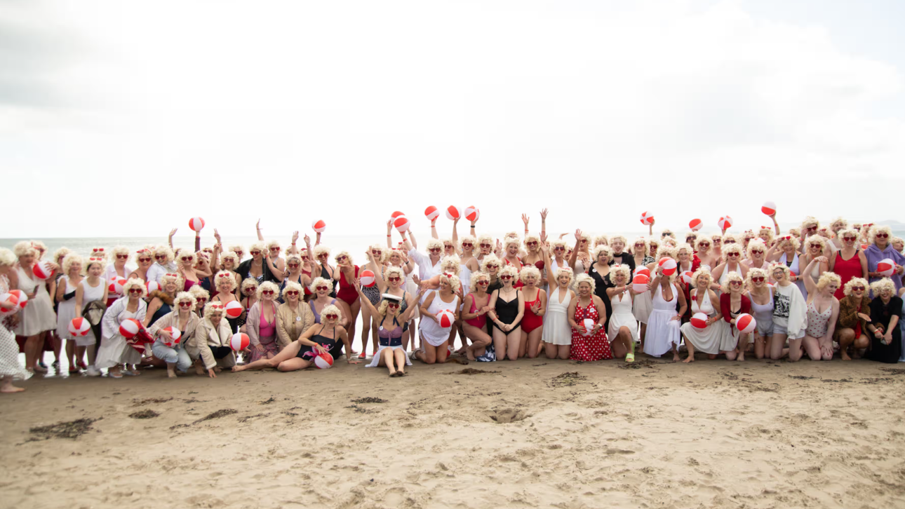 200 شبيهة لـ "مارلين مونرو"