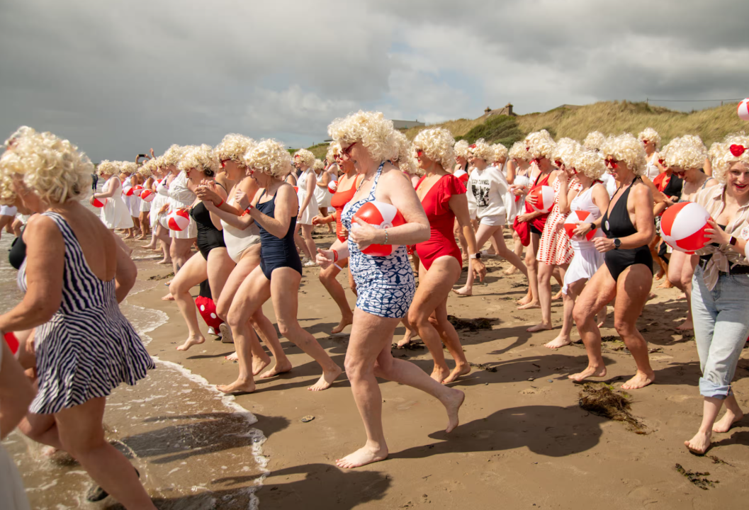 200 شبيهة لـ "مارلين مونرو"