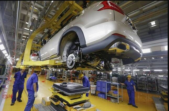 مصنع سيارات 