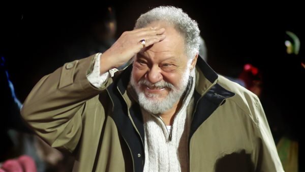 عودة "الملك لير".. الفخراني يتألق مجددًا في واحدة من أعظم كلاسيكيات شكسبير