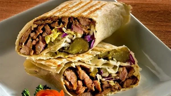 طريقة عمل شاورما اللحم بخطوات بسيطة ونكهة أصلية