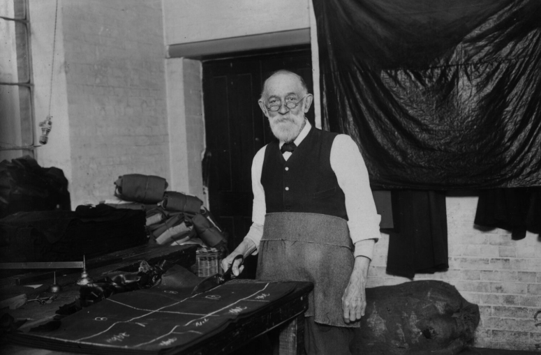 قائمة بالوظائف الأكثر أهمية قبل 300 عام