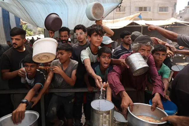 "أشعر بالاشمئزاز".. نائبة أمريكية تهاجم الحصار على غزة وتدعو لوقف إرسال القنابل