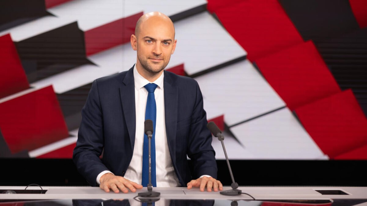 وزير الخارجية الفرنسي يدعو إسرائيل للسماح بدخول الصحافة إلى غزة ويحذر من تفاقم الكارثة الإنسانية