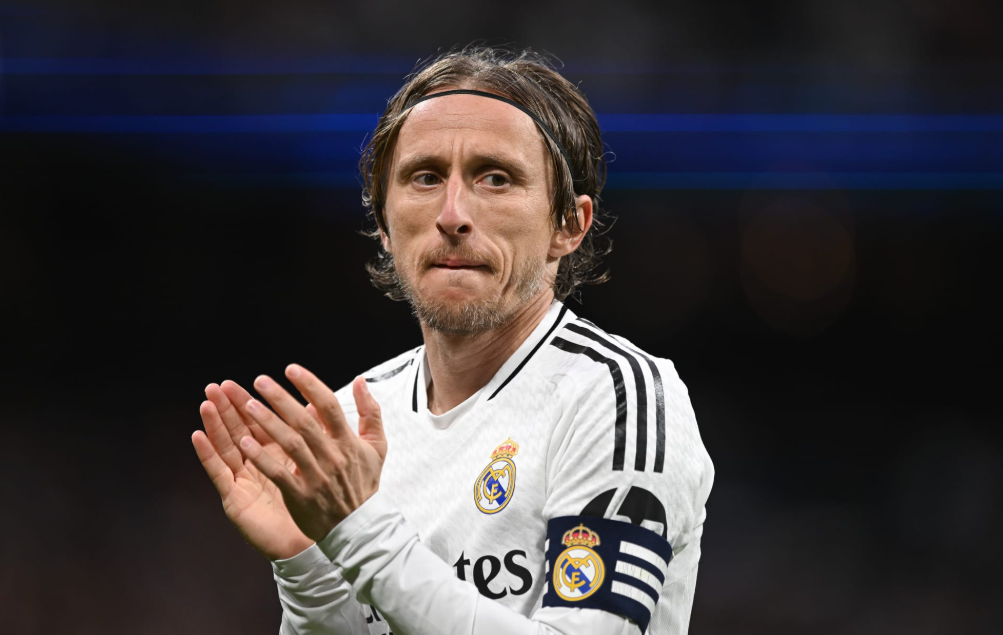 رسمياً.. ميلان يعلن ضم الكرواتي لوكا مودريتش بعقد لمدة عام واحد