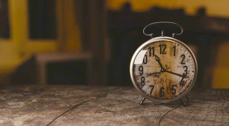 عودة النوستالجيا: لماذا يحنّ الجيل الجديد لزمن لم يعشه؟