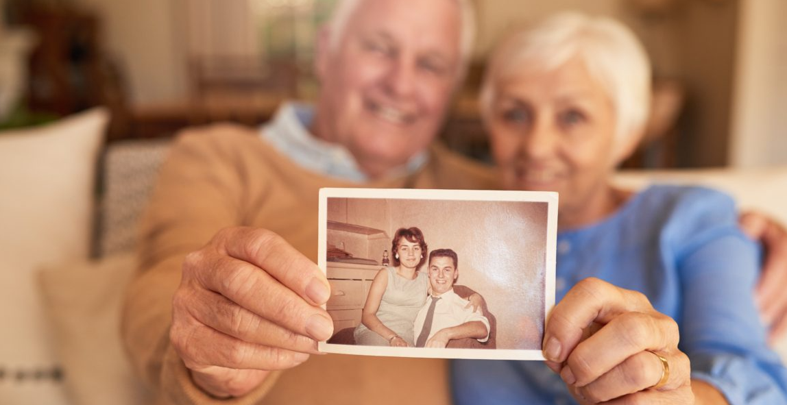 عودة النوستالجيا: لماذا يحنّ الجيل الجديد لزمن لم يعشه؟