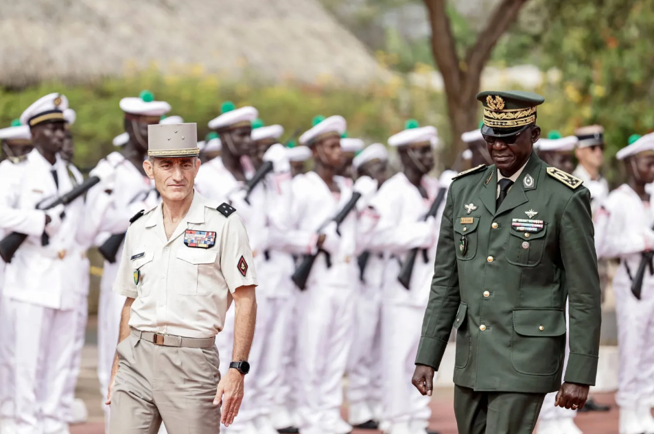 فرنسا تُنهي وجودها العسكري الدائم في السنغال...تسليم آخر قاعدة فرنسية بدكار وبداية مرحلة شراكة جديدة