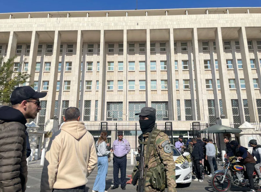 إعادة هيكلة الاقتصاد في سوريا بقبضة غير معلنة...بين الظل والسلطة