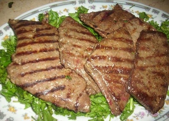 الكبدة المشوية.. سر النكهة الأصيلة على الفحم