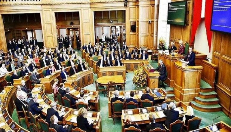 الدنمارك تقرّ التجنيد الإجباري للنساء اعتباراً من يوليو 2025