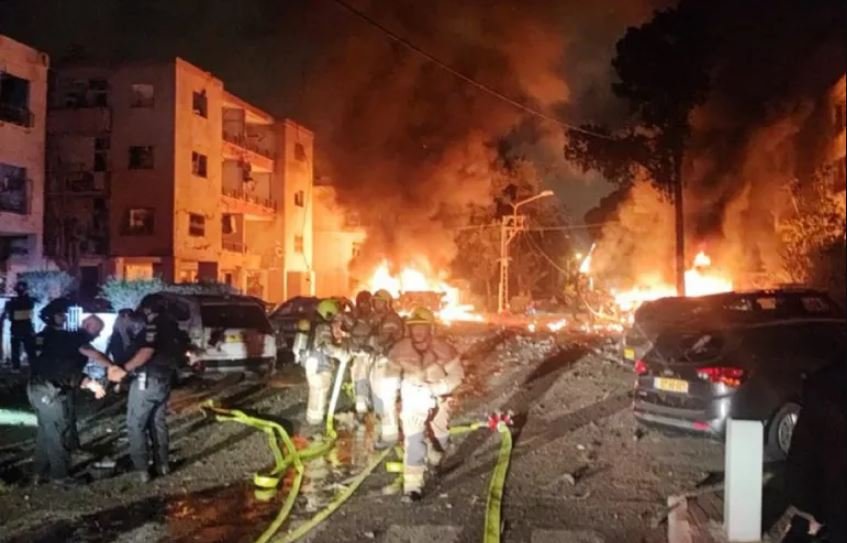 حرائق في إسرائيل جراء الصواريخ الإيرانية