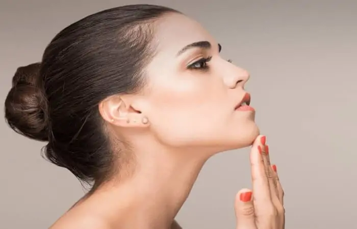 وصفات طبيعية تساعد على تفتيح منطقة الذقن لدى النساء