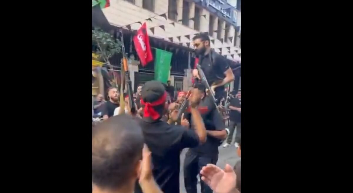 مسيرة مسلحة لحزب الله وسط بيروت