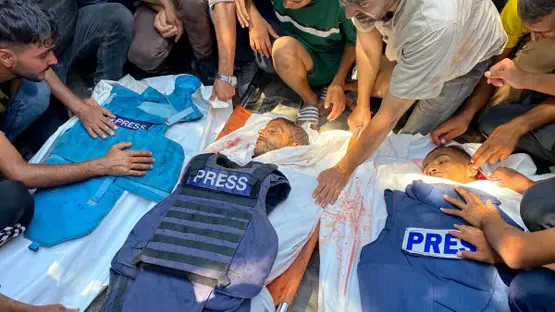 مصادر فلسطينية تكشف تناقضات في رواية الجيش الإسرائيلي حول قصف مجمع ناصر الطبي