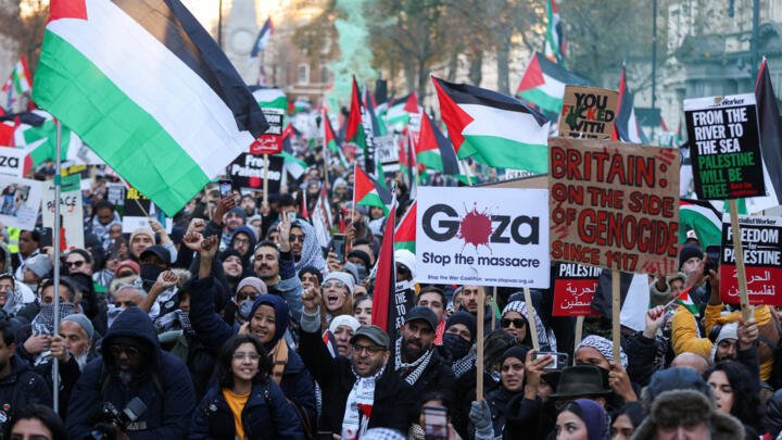 عشرات الآلاف يتظاهرون في كوبنهاغن دعماً لفلسطين ومطالبات باعتراف الدنمارك بالدولة الفلسطينية