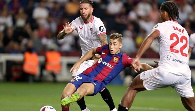 تشيلسي، فيرمين لوبيز، برشلونة، انتقالات صيفية، خط وسط هجومي، الدوري الإسباني، الدوري الإنجليزي، صفقات كرة القدم، لاعب إسباني، تعزيز الفريق