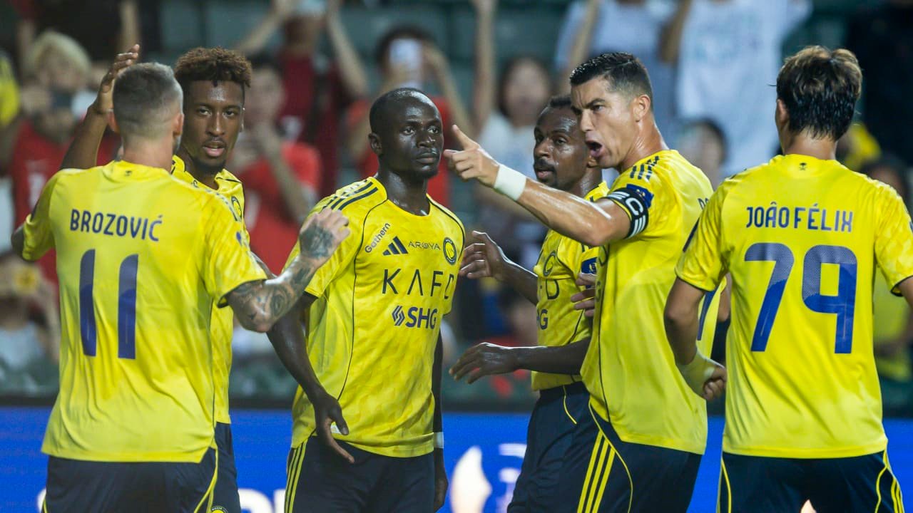 الأهلي يتوج بكأس السوبر السعودي بعد ملحمة مثيرة أمام النصر في هونغ كونغ