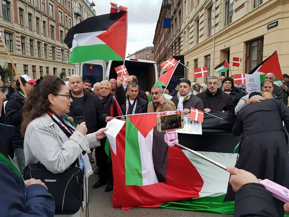 عشرات الآلاف يتظاهرون في كوبنهاغن دعماً لفلسطين ومطالبات باعتراف الدنمارك بالدولة الفلسطينية