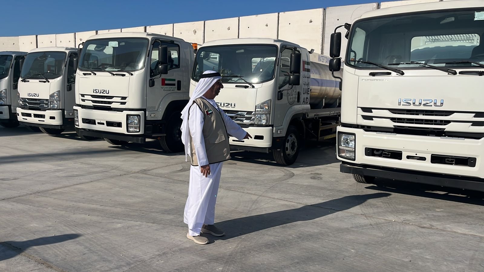 "طيور الخير" فوق غزة