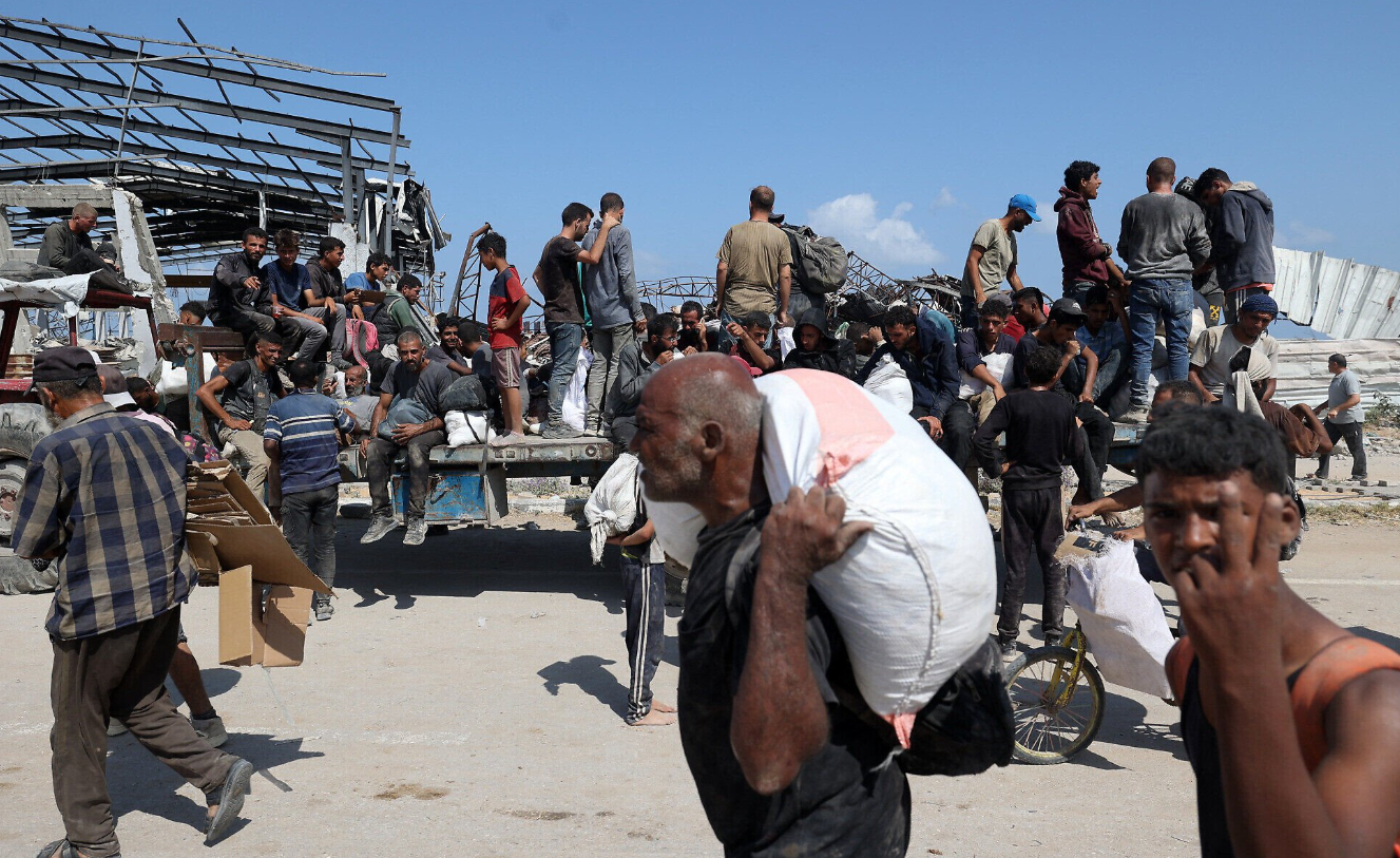 استشهاد 23 فلسطينيًا بمواقع إغاثة في غزة