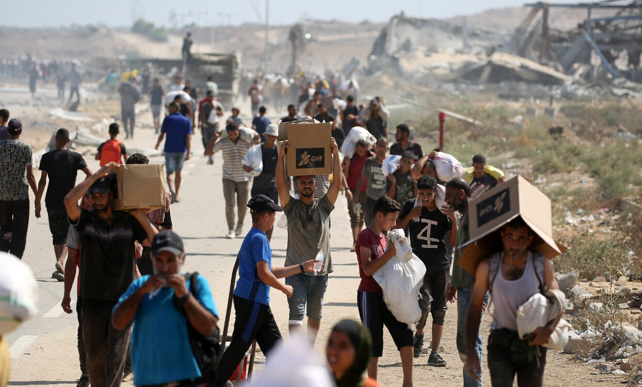 استشهاد 23 فلسطينيًا بمواقع إغاثة في غزة