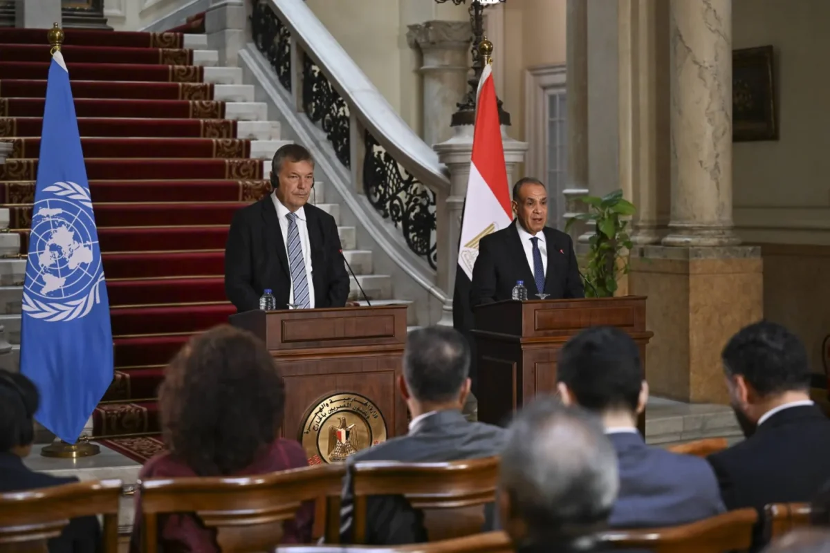 الخارجية تؤكد: تهجير الفلسطينيين "خط أحمر".. ومصر تحذر من استخدام التجويع كسلاح حرب في غزة