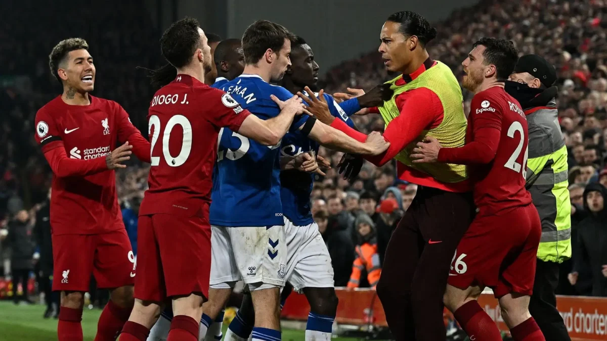 ليفربول يواجه إيفرتون في ديربي ميرسيسايد وسط سعيه لمواصلة الانتصارات المتأخرة