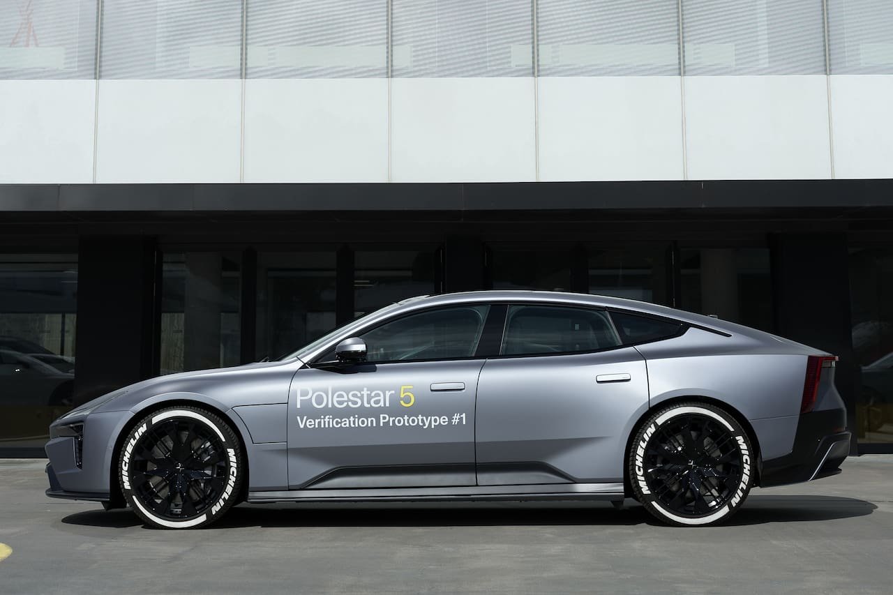 Polestar 5.. أيقونة كهربائية جديدة تجمع بين الفخامة والأداء الرياضي