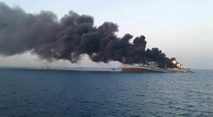 حادث بحري قرب عدن.. انفجار غامض دون أضرار