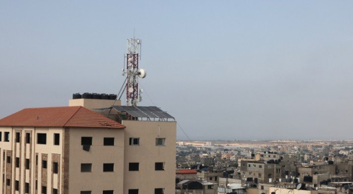 انقطاع شامل للاتصالات والإنترنت في غزة وشمالها بفعل العدوان الإسرائيلي