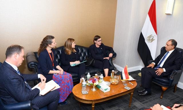 وزير الخارجية المصري يدعو لتحرك دولي عاجل لوقف انتهاكات إسرائيل للقانون الدولي الإنساني