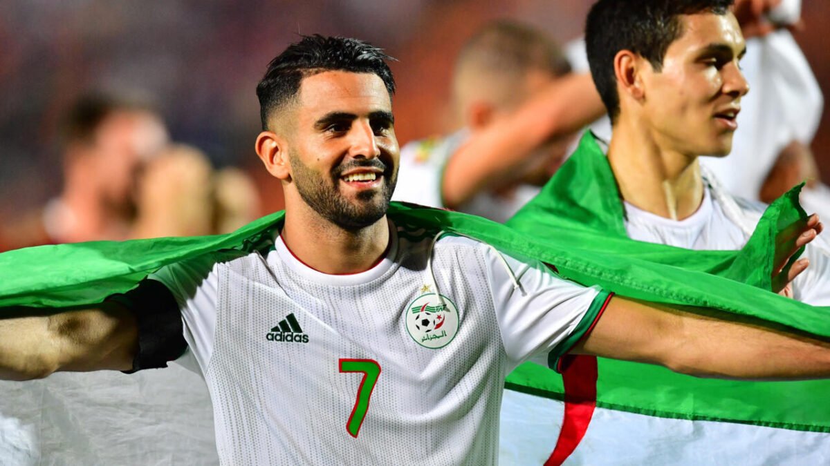 منتخب الجزائر يحجز مقعده في كأس العالم 2026 بعد فوزه على الصومال بثلاثية نظيفة