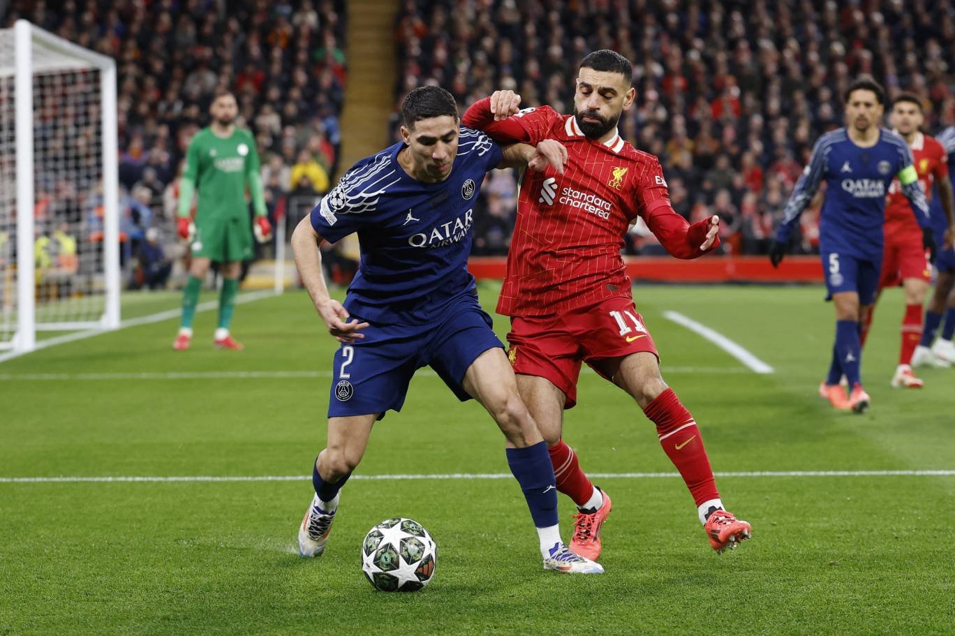 باريس سان جيرمان يطلق حملة كبرى لدعم حكيمي ضد محمد صلاح في جائزة الأفضل