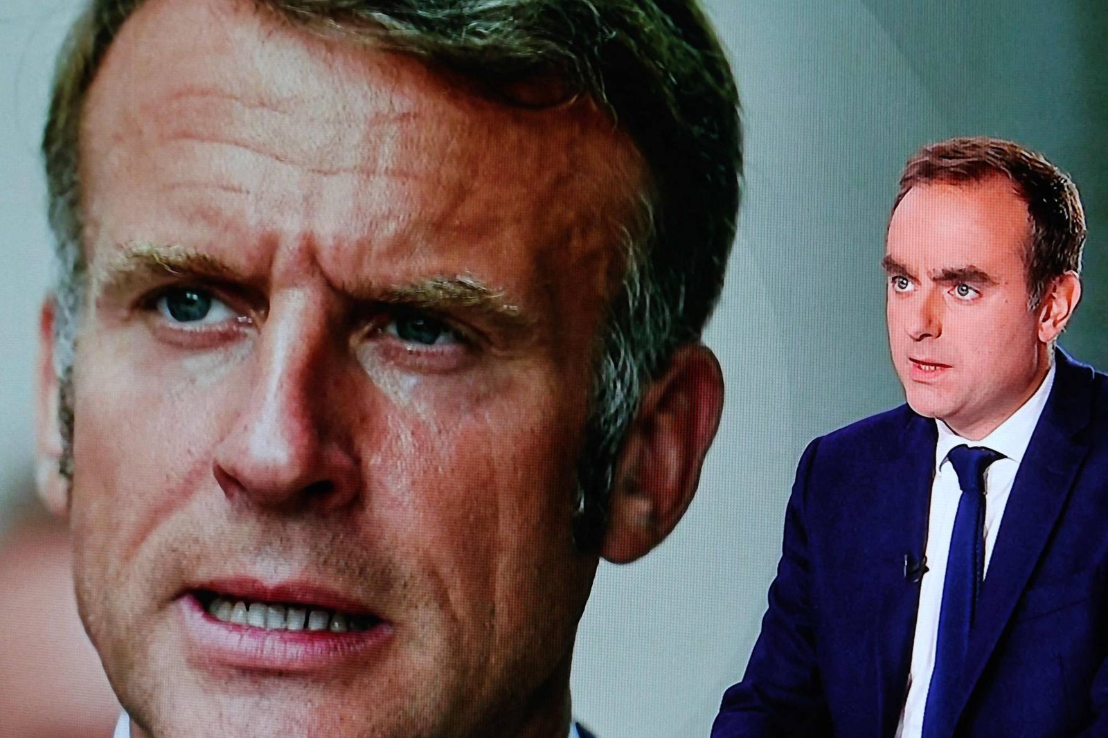 فرنسا تقترب من انفجار سياسي: تصويت حاسم قد يطيح بحكومة ماكرون ويدفع البلاد نحو انتخابات مبكرة