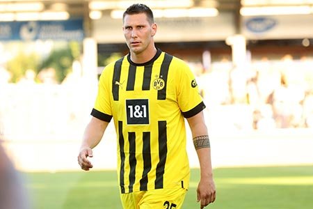 أبرز 10 مدافعين تنتهي عقودهم في 2026 وتستعد الأندية الكبرى لخطفهم مجاناً